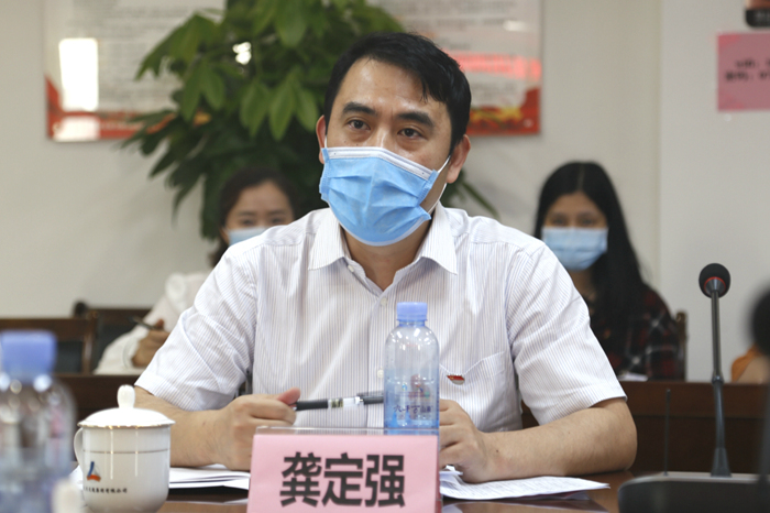 圖4：龔定強作紀委落實(shí)監督責任情況匯報.jpg