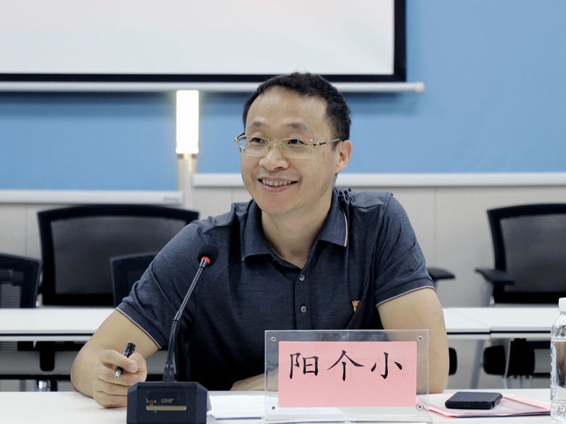 圖3-4 陽(yáng)個(gè)小主持并匯報.jpg