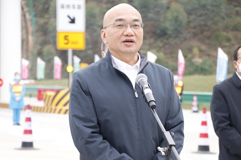 自治區交通運輸廳總工程師陳津維宣布通車(chē).JPG