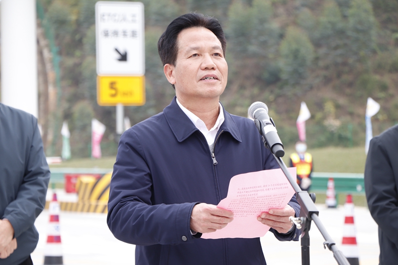 廣西北部灣投資集團黨委書(shū)記、董事長(cháng)朱堅和致辭.JPG