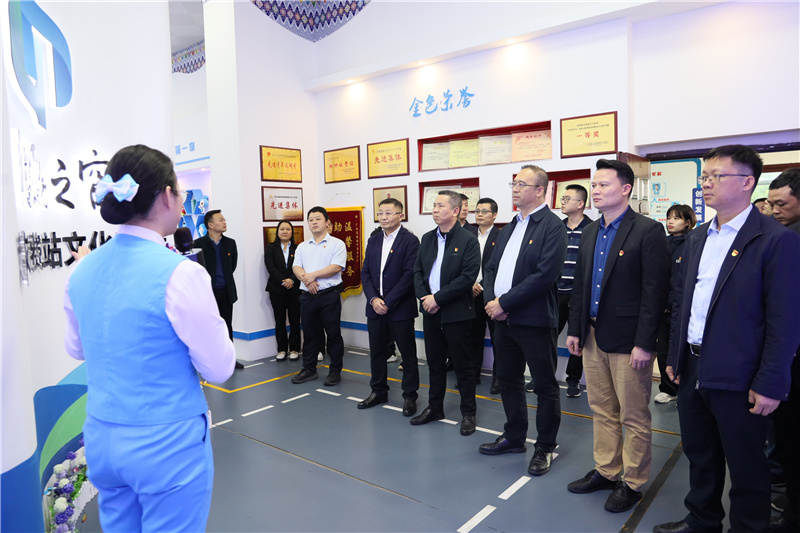 參觀(guān)南寧南收費站文化展廳1.jpg